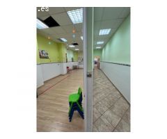 LOCAL COMERCIAL EN VENTA CALLE CISCAR, CON PATIO INTERIOR, LUZ NATURAL. EN ZONA
