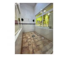 LOCAL COMERCIAL EN VENTA CALLE CISCAR, CON PATIO INTERIOR, LUZ NATURAL. EN ZONA