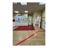 LOCAL COMERCIAL EN VENTA CALLE CISCAR, CON PATIO INTERIOR, LUZ NATURAL. EN ZONA