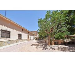 Finca de 148 hectáreas almendros, ecológico, regadío, caserío en la provincia de