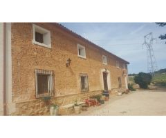 Finca de 40 hectáreas caserío, viñedos y olivar en Comunidad Valenciana