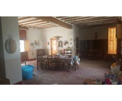 Finca de 40 hectáreas caserío, viñedos y olivar en Comunidad Valenciana