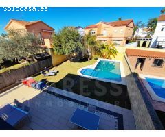 Chalet Pareado con Piscina Propia