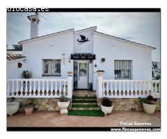 CASA DE PLANTA BAJA CON 4 DORMITORIOS Y PISCINA