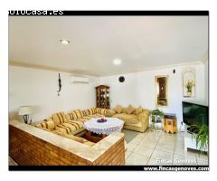 CASA DE PLANTA BAJA CON 4 DORMITORIOS Y PISCINA