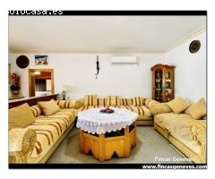 CASA DE PLANTA BAJA CON 4 DORMITORIOS Y PISCINA