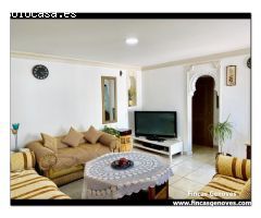 CASA DE PLANTA BAJA CON 4 DORMITORIOS Y PISCINA