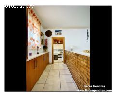 CASA DE PLANTA BAJA CON 4 DORMITORIOS Y PISCINA