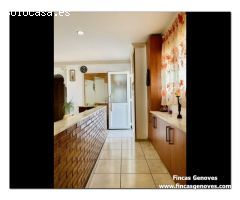 CASA DE PLANTA BAJA CON 4 DORMITORIOS Y PISCINA