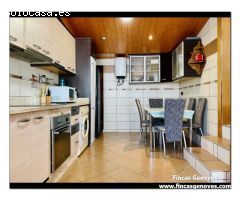 CASA DE PLANTA BAJA CON 4 DORMITORIOS Y PISCINA