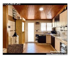 CASA DE PLANTA BAJA CON 4 DORMITORIOS Y PISCINA