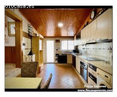 CASA DE PLANTA BAJA CON 4 DORMITORIOS Y PISCINA