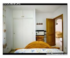 CASA DE PLANTA BAJA CON 4 DORMITORIOS Y PISCINA
