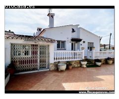 CASA DE PLANTA BAJA CON 4 DORMITORIOS Y PISCINA