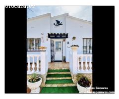 CASA DE PLANTA BAJA CON 4 DORMITORIOS Y PISCINA