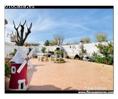 CASA DE PLANTA BAJA CON 4 DORMITORIOS Y PISCINA