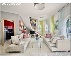 PRECIOSA CASA RENOVADA CON 3 DORMITORIOS, GARAJE Y JARDIN, MUY CERCA DE LA PLAYA