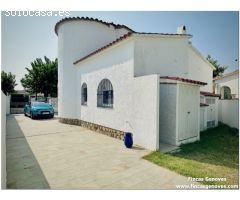 PRECIOSA CASA RENOVADA CON 3 DORMITORIOS, GARAJE Y JARDIN, MUY CERCA DE LA PLAYA