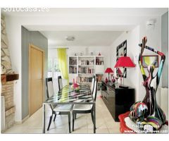 PRECIOSA CASA RENOVADA CON 3 DORMITORIOS, GARAJE Y JARDIN, MUY CERCA DE LA PLAYA