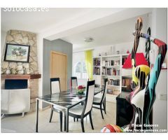 PRECIOSA CASA RENOVADA CON 3 DORMITORIOS, GARAJE Y JARDIN, MUY CERCA DE LA PLAYA