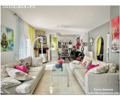 PRECIOSA CASA RENOVADA CON 3 DORMITORIOS, GARAJE Y JARDIN, MUY CERCA DE LA PLAYA