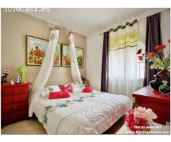 PRECIOSA CASA RENOVADA CON 3 DORMITORIOS, GARAJE Y JARDIN, MUY CERCA DE LA PLAYA