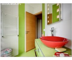 PRECIOSA CASA RENOVADA CON 3 DORMITORIOS, GARAJE Y JARDIN, MUY CERCA DE LA PLAYA