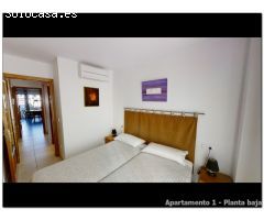 Edificio en venta en Empuriabrava, 3 apartamentos, gran garaje y amarre de 20x6m