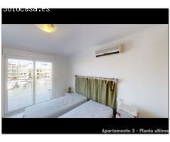 Edificio en venta en Empuriabrava, 3 apartamentos, gran garaje y amarre de 20x6m