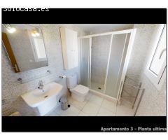 Edificio en venta en Empuriabrava, 3 apartamentos, gran garaje y amarre de 20x6m
