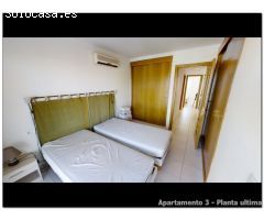 Edificio en venta en Empuriabrava, 3 apartamentos, gran garaje y amarre de 20x6m