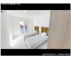 Edificio en venta en Empuriabrava, 3 apartamentos, gran garaje y amarre de 20x6m