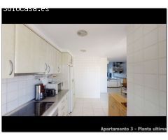 Edificio en venta en Empuriabrava, 3 apartamentos, gran garaje y amarre de 20x6m