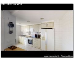 Edificio en venta en Empuriabrava, 3 apartamentos, gran garaje y amarre de 20x6m