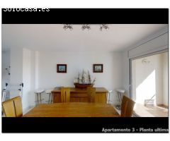 Edificio en venta en Empuriabrava, 3 apartamentos, gran garaje y amarre de 20x6m