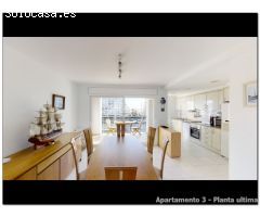 Edificio en venta en Empuriabrava, 3 apartamentos, gran garaje y amarre de 20x6m