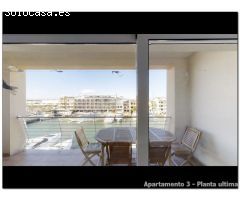 Edificio en venta en Empuriabrava, 3 apartamentos, gran garaje y amarre de 20x6m