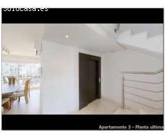 Edificio en venta en Empuriabrava, 3 apartamentos, gran garaje y amarre de 20x6m