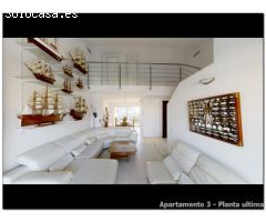 Edificio en venta en Empuriabrava, 3 apartamentos, gran garaje y amarre de 20x6m