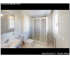 Edificio en venta en Empuriabrava, 3 apartamentos, gran garaje y amarre de 20x6m