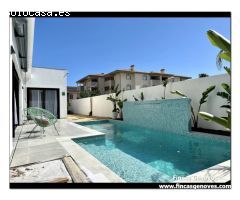ESPECTACULAR CASA DE NUEVA CONSTRUCCIÓN EN EMPURIABRAVA
