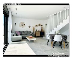 ESPECTACULAR CASA DE NUEVA CONSTRUCCIÓN EN EMPURIABRAVA