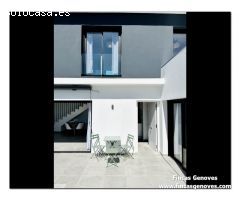 ESPECTACULAR CASA DE NUEVA CONSTRUCCIÓN EN EMPURIABRAVA