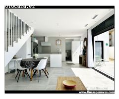 ESPECTACULAR CASA DE NUEVA CONSTRUCCIÓN EN EMPURIABRAVA