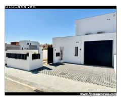 ESPECTACULAR CASA DE NUEVA CONSTRUCCIÓN EN EMPURIABRAVA