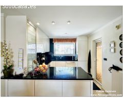 Estupenda villa mediterránea al canal ancho, con amarre de 11.50m y piscina