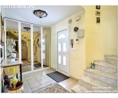 Estupenda villa mediterránea al canal ancho, con amarre de 11.50m y piscina