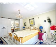 Estupenda villa mediterránea al canal ancho, con amarre de 11.50m y piscina