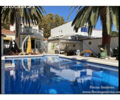 Estupenda villa mediterránea al canal ancho, con amarre de 11.50m y piscina