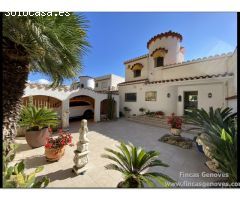 Estupenda villa mediterránea al canal ancho, con amarre de 11.50m y piscina